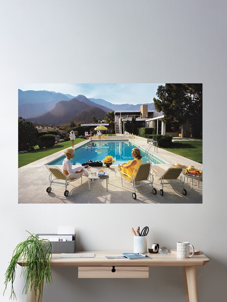 Luxury Lifestyle Pictures - Retro Poolside Host Luxury Lifestyle di